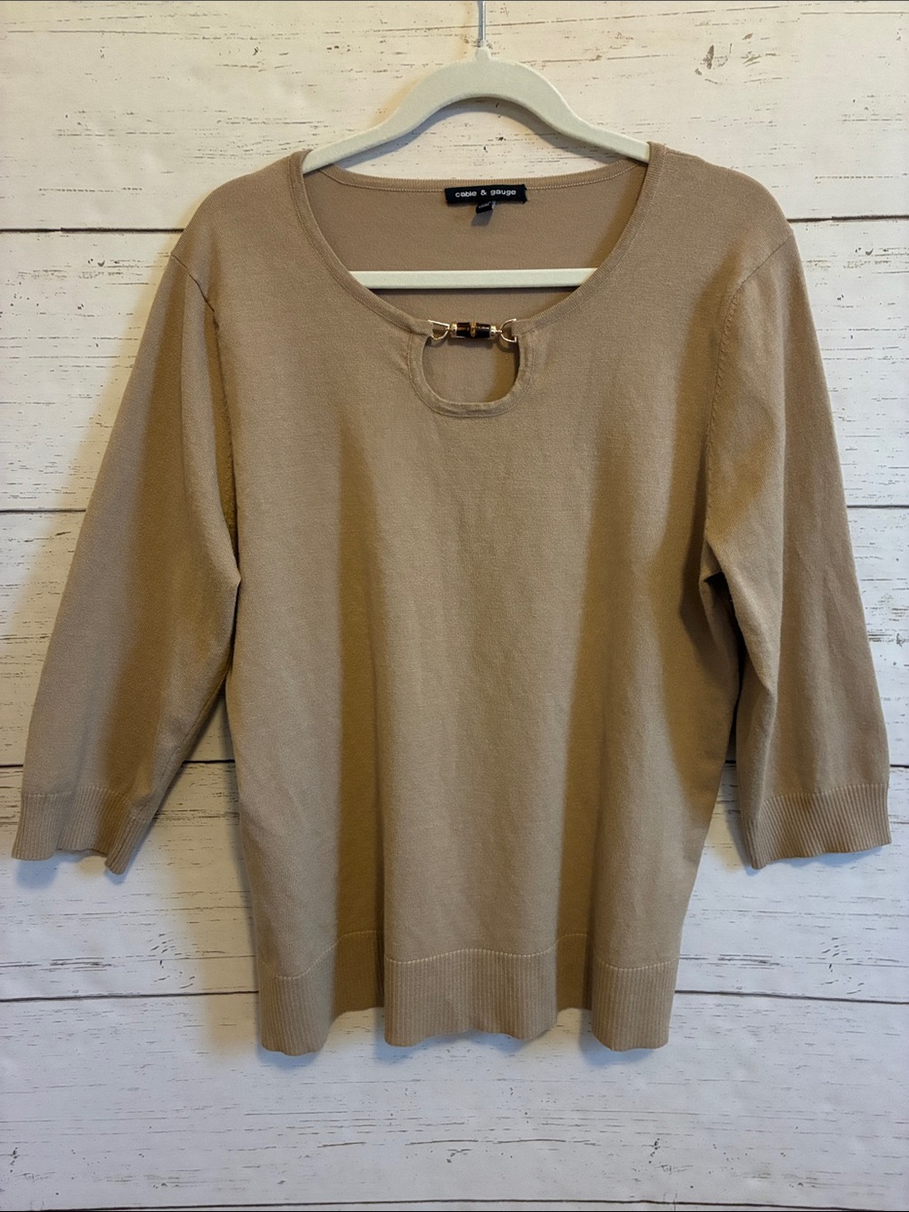 Cable & Gauge Tan Sweater w/ Keyhole Opening/Wood Bead Detail at Neckline, sz XL